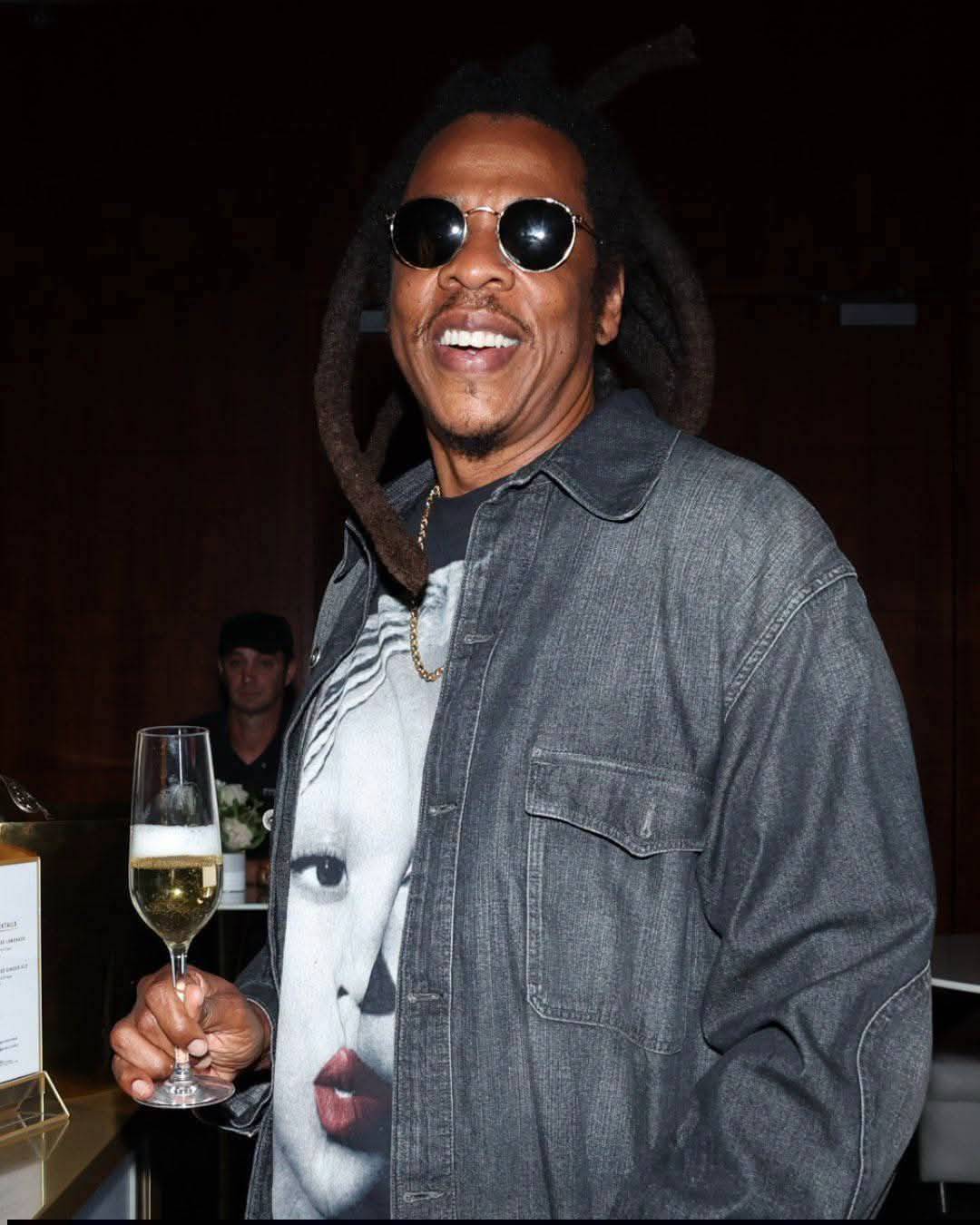 Before Jay-Z started dating Beyoncé in 2001, he was worth $50 million and had one Grammy award.
In...