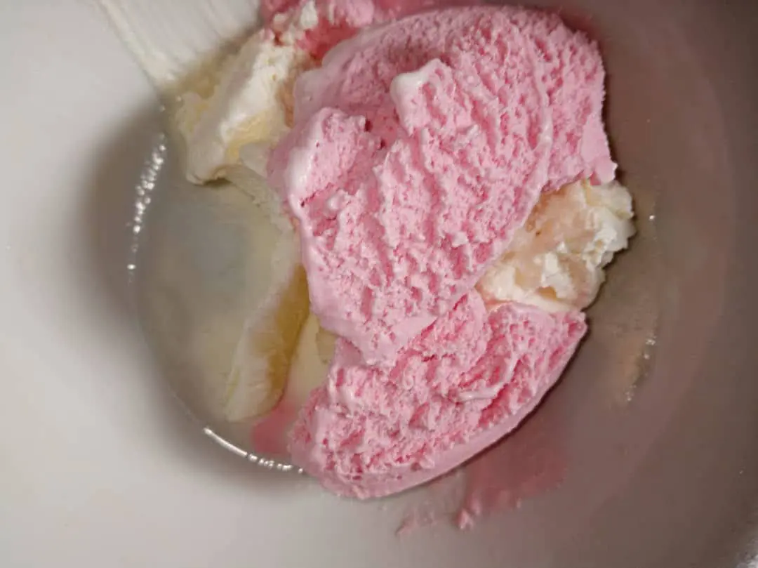 When the sun is shining on the mountain, I offer you something to cool off with. A scoop is okay π