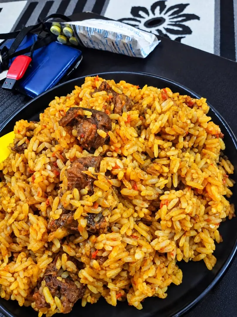 #EATYOURCARE
My low budget palm oil rice is ready come join me 🥱 EAT OR PASS?
#LekeeLekee#Trendin...