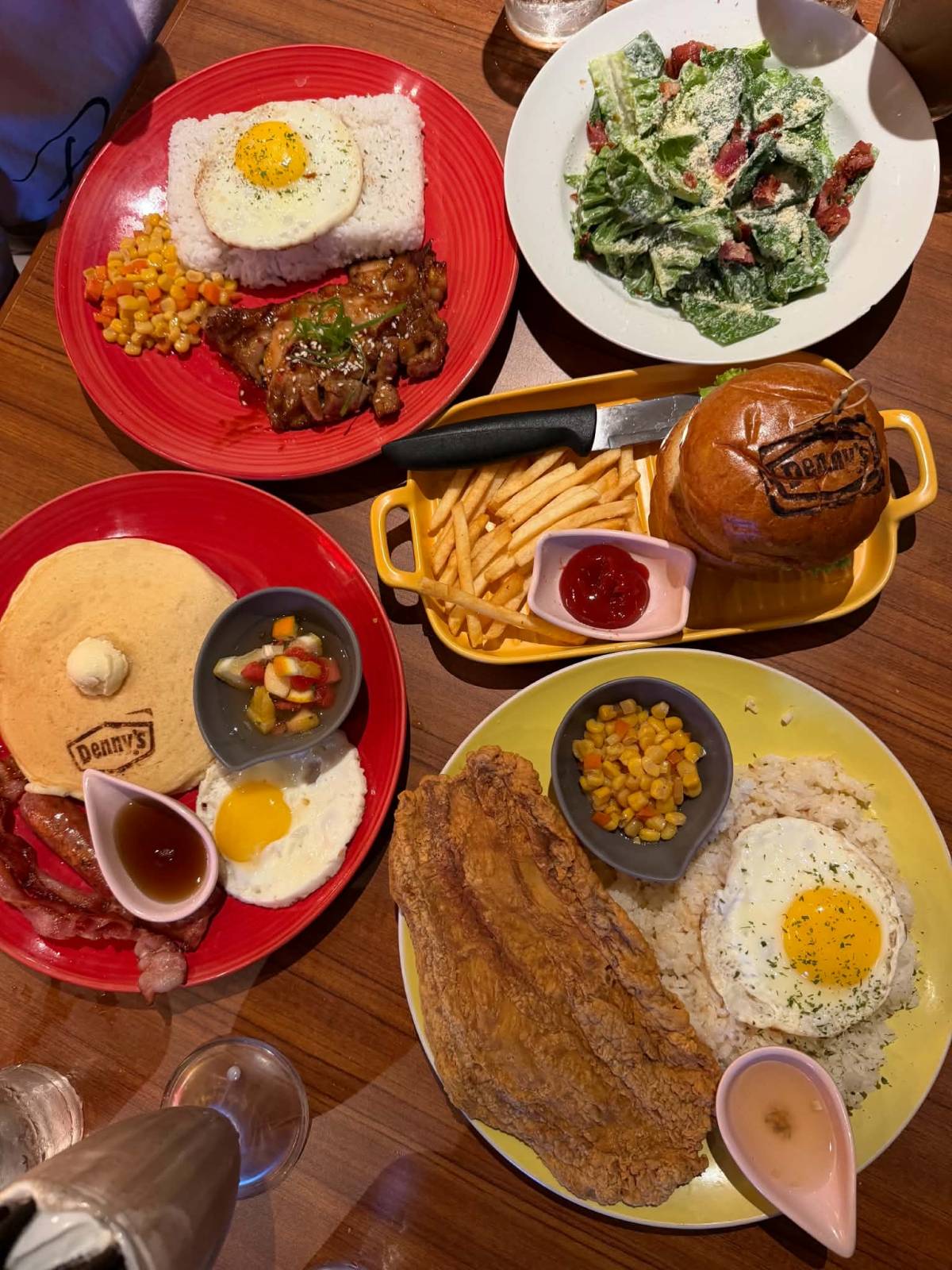 It’s Dinner time 😋 Let’s eat fam!