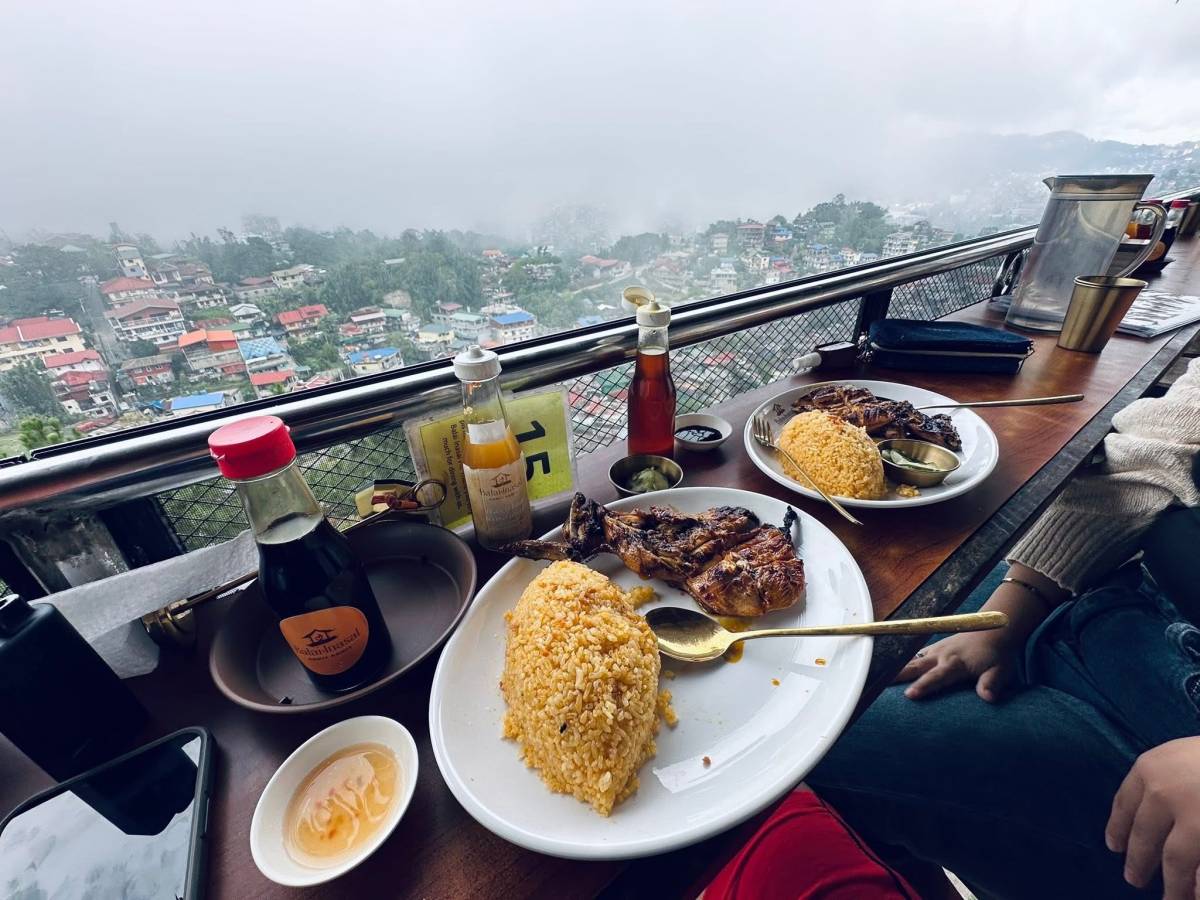 Eating with this kind of view is the best! π«ΆπΌ We call this Chicken Inasal (grilled chicken) π
#L...