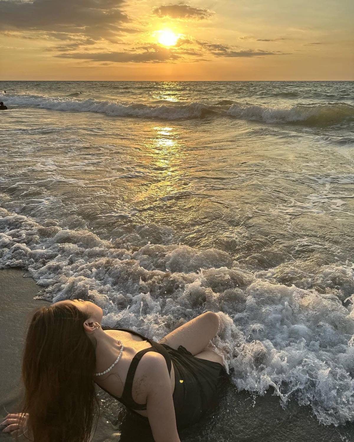 The sunset is proof that endings can sometimes be beautiful too. ๐๐