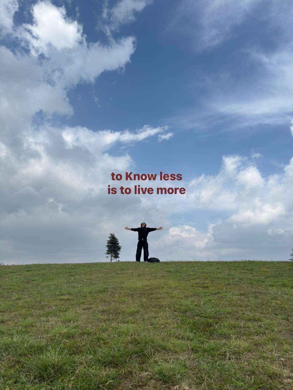 “To know less is to live more”
Sometimes peace begins where overthinking ends.
🫶🏼