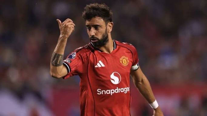 Bruno Fernandes named Premier League Player of the Season