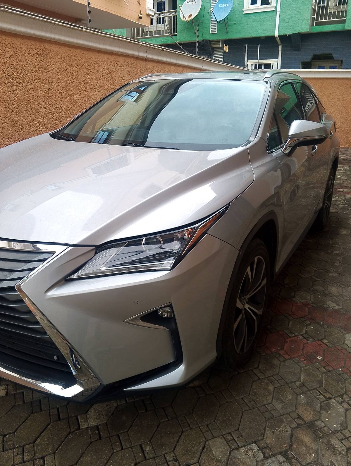 2019 Rx 350, very sharp and very clean. Duty fully paid.
