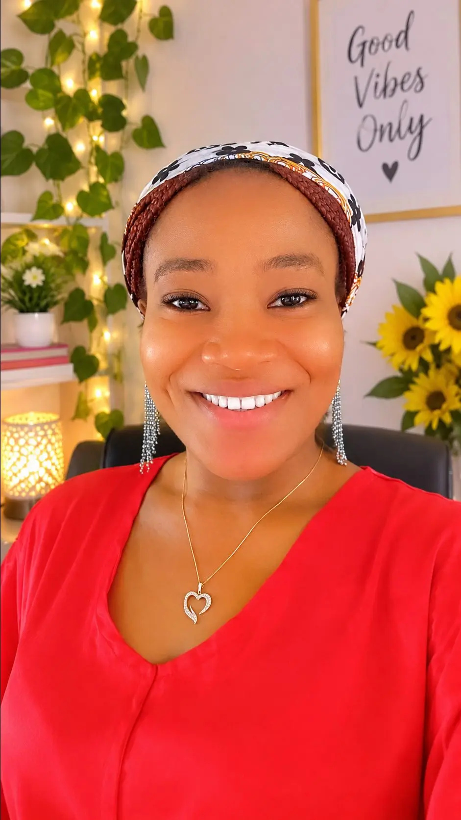 Which do u hate most under the comment section?
A. Using only emoji🤣
B. Commenting with just one wo...
