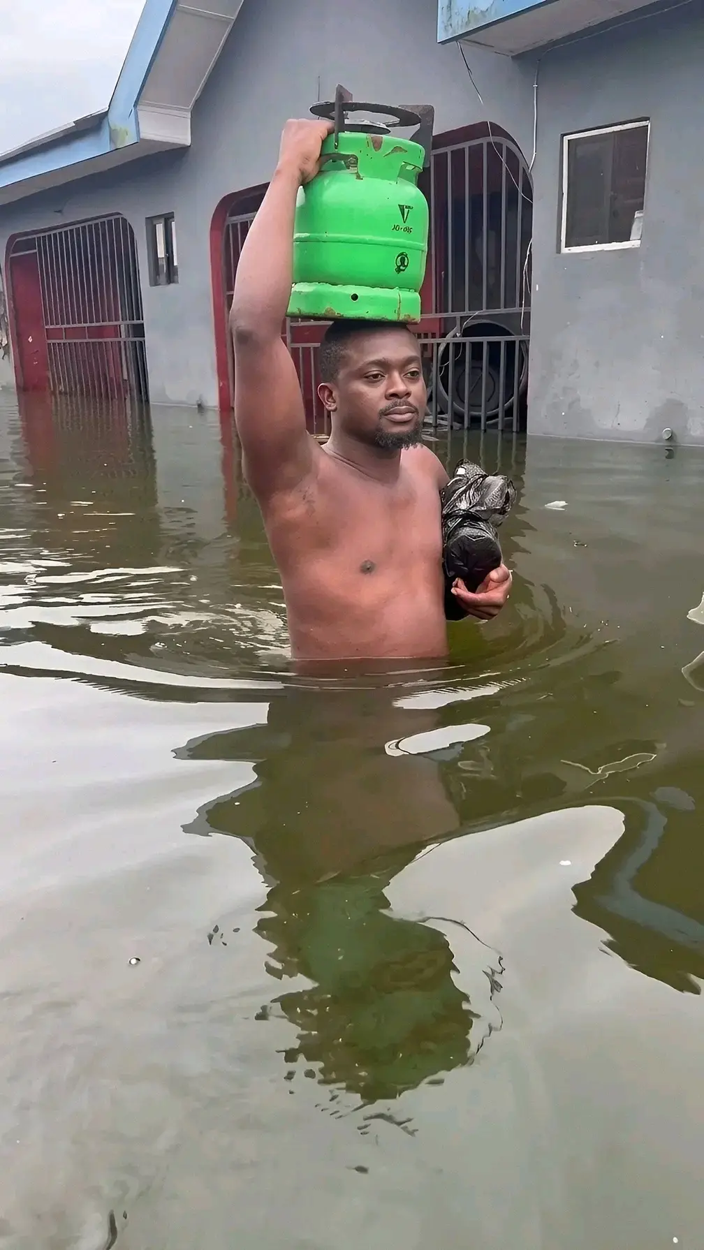 Situation Report from Port Harcourt..
https://zulti.com/?r=CVTGM99AWA
#LekeeLekee #Trending #Viral