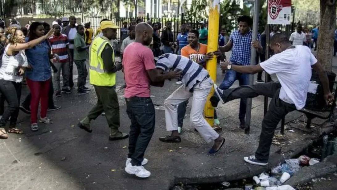 BREAKING: Nigerians π³π¬ tell federal government of Nigeria to place sanctions on South Africa πΏπ¦ and...