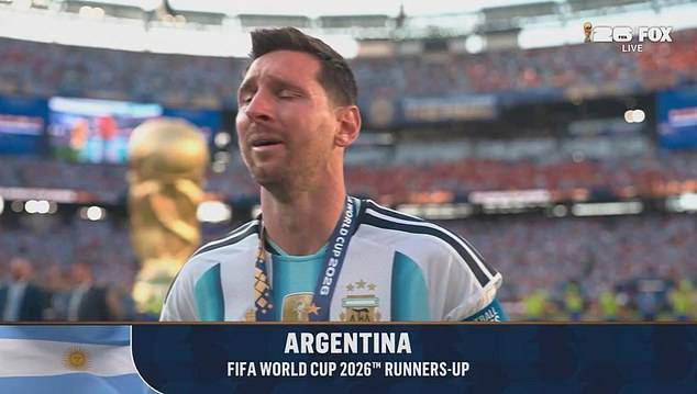 This guy con cry pass Ronaldo again?....
Sha... The robbery no enter