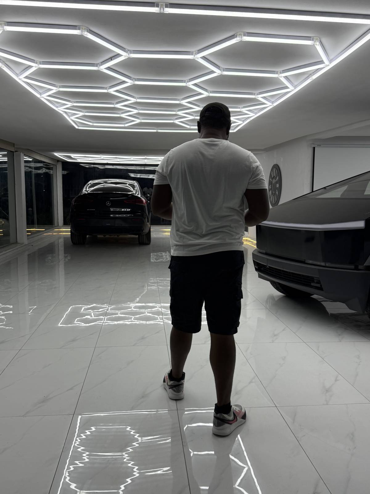 Luxury has an address 
#jonik #jonikautos #jworldlogistics