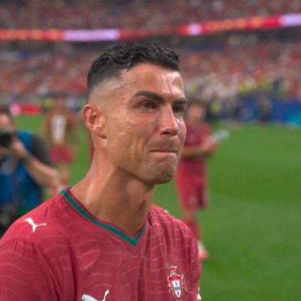Ronaldo’s wife is Argentine 🤔
Does this mean Ronaldo has a World Cup by marriage ? 🤔