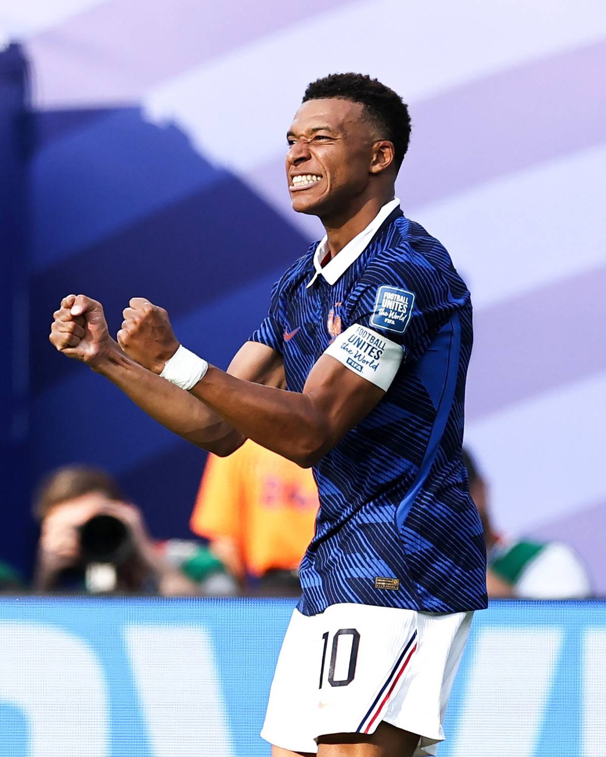 🇫🇷 Kylian Mbappé wins back to back World Cup Golden Boots! 👟👟

🏆🌎 2022 World Cup: 8 goals
🏆🌎 2...