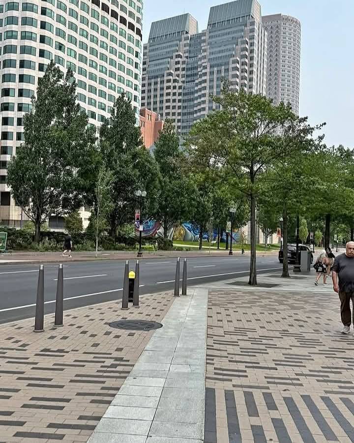 Somewhere in Boston... ๐บ๐ธ USA
Every street has a story, and every corner reveals a new kind of beau...