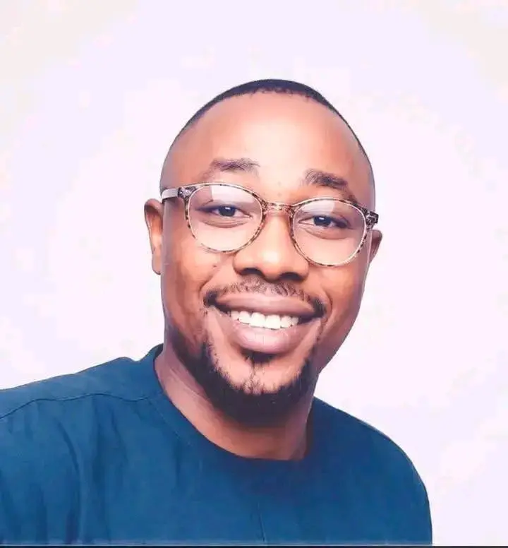 I hope this man is not married oh 😌which kind of shame he put his wife and children like this 🥴