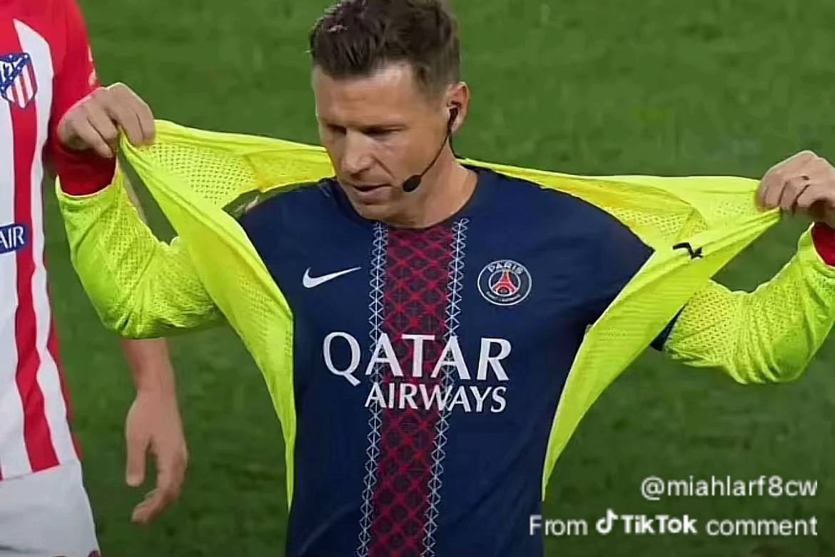 The Referee should be handed the Man of The Match! In my opinion!
When did football become Basketb...
