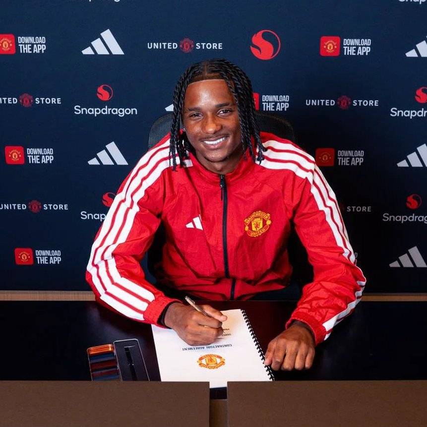 BREAKING: Manchester United have signed 18-year-old winger Tynan Thompson from Tottenham Hotspur. Th...