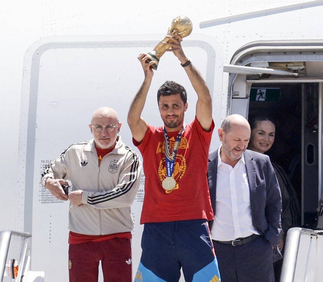 BREAKING: Spanish Captain Rodri and the Coach Luis de la Fuente, bringing the Cup back home. ππͺπΈ