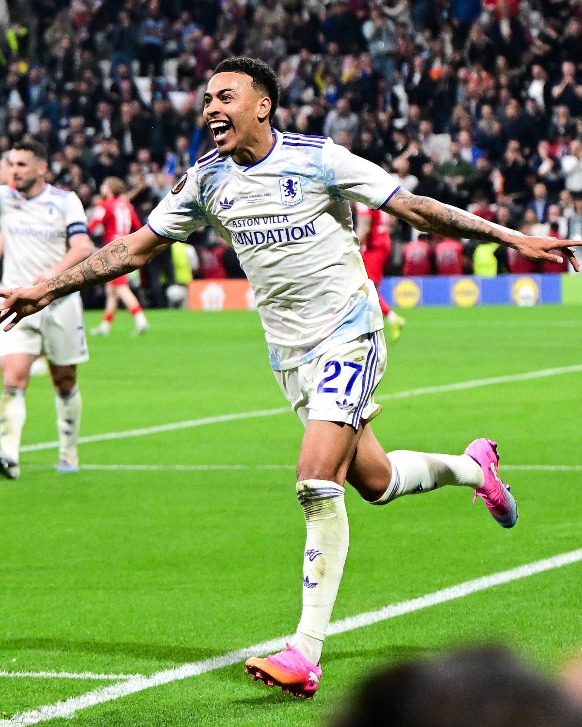 JUST IN: Morgan Rogers has signed his six year contract as new Chelsea player! £117m move from Aston...