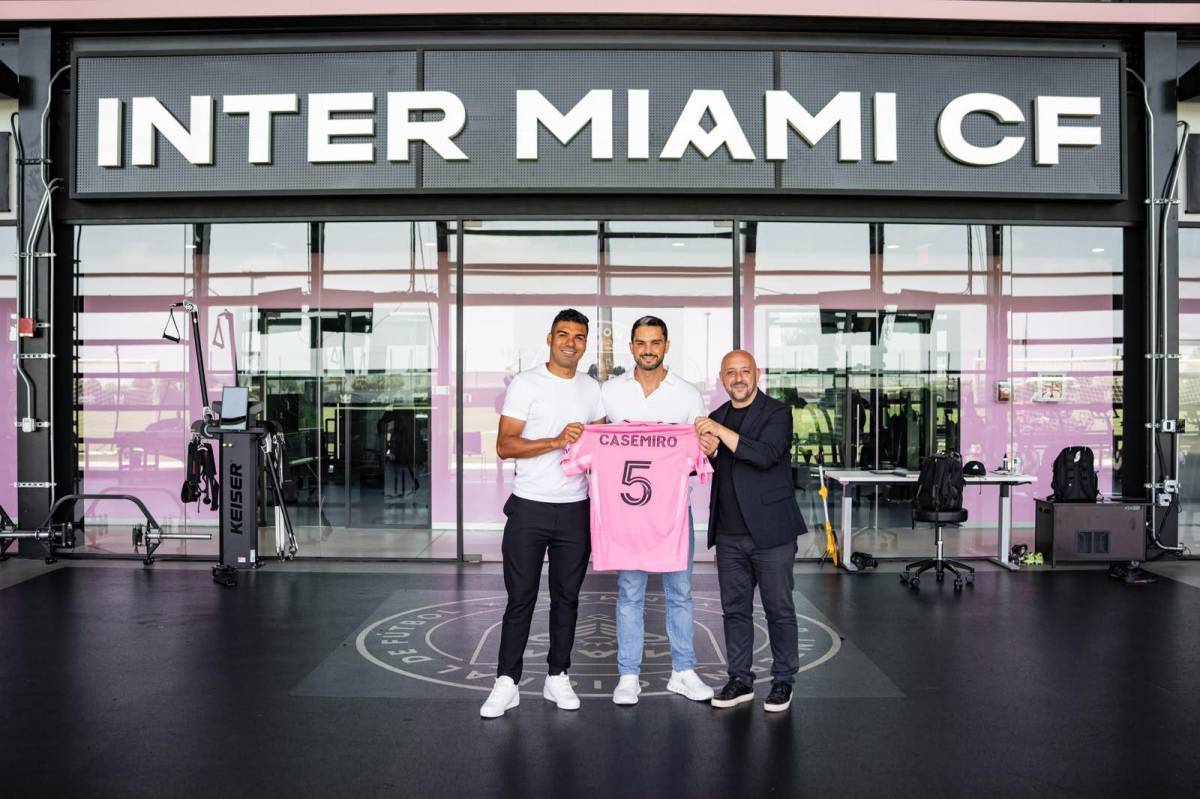 JUST IN: ๐ง๐ท Brazilian defender Casemiro takes his first pic as new Inter Miami player with director...