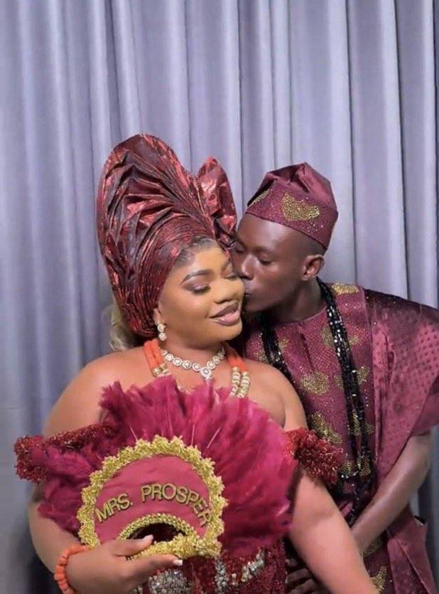 JUST IN: Where GheGhe students dem dey..
Una professor don marry today oo๐๐๐๐
Yeye guy don lea...