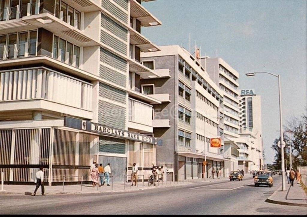 Barclays bank and Shell Petroleum buildings in Lagos, Nigeria (1960s-Early 1970s).
Only our Fathers...