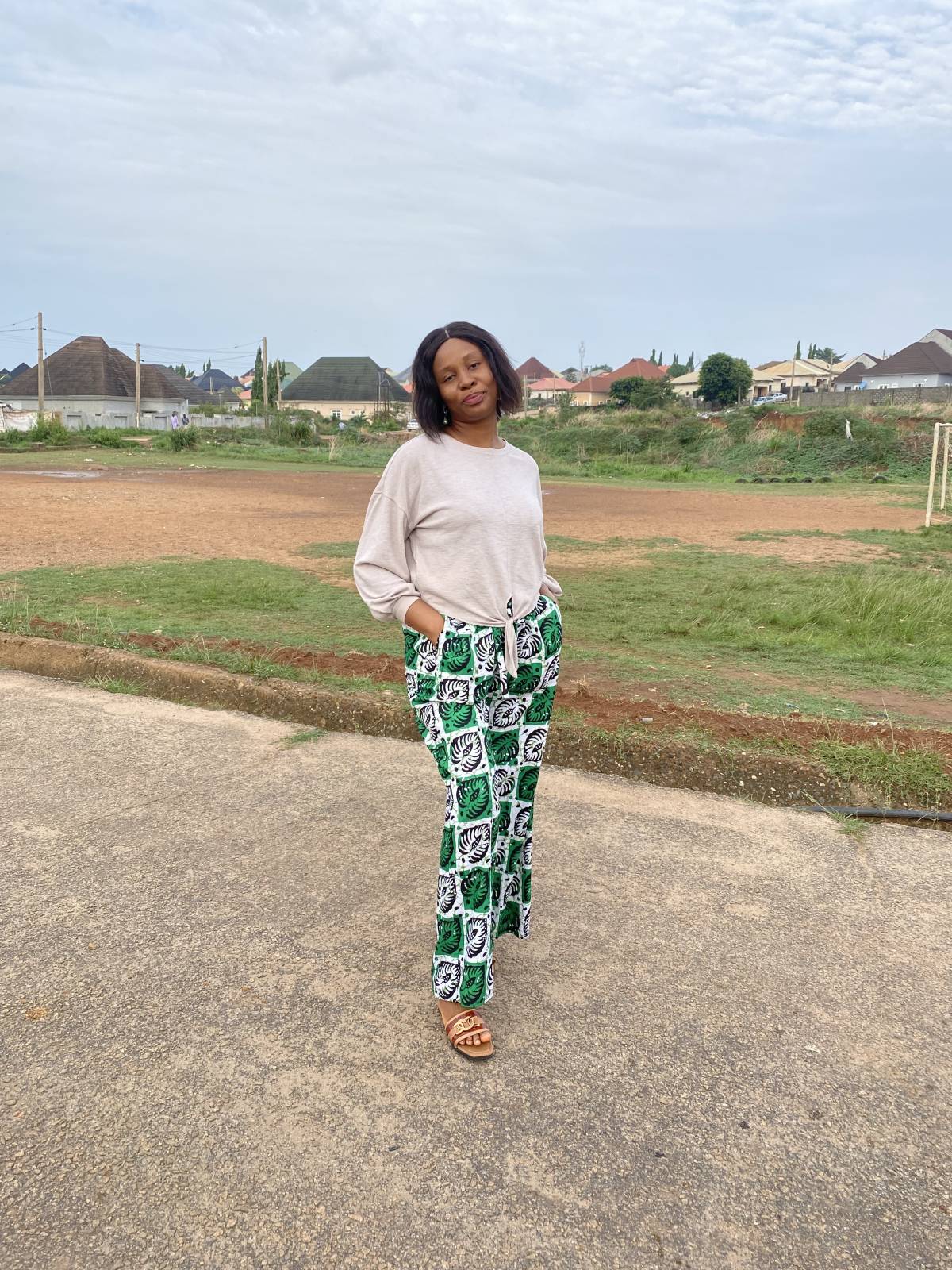 The weekend is almost over 😪
Tomorrow is Monday and I am not happy about it.
Weekends are just to...