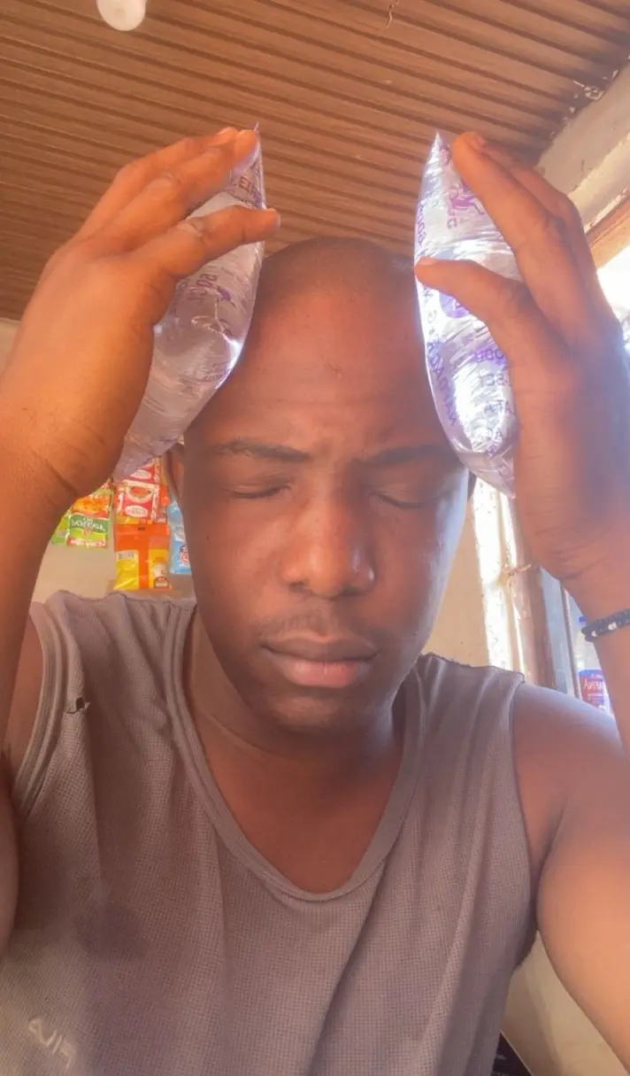 How i dey cool my temple since i no fit afford to japa. Rate my nre cooling system over 10. ,๐คฃ๐