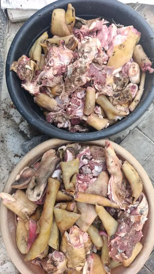 Here's our cow combo
In here we have
1 massive cow head
4 massive cow legs
1 massive cow tail
Go...
