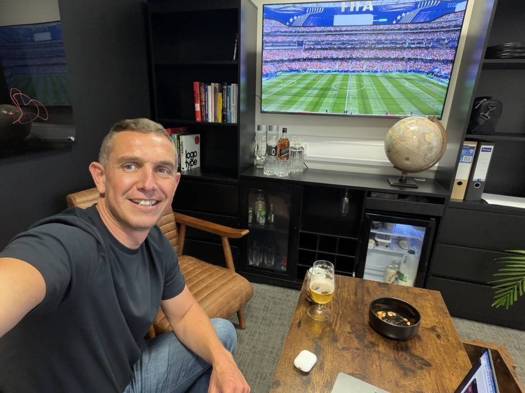 Late Friday in the office, all good, beer on the go, looking forward to Lekeelekee live Spain vs Bel...