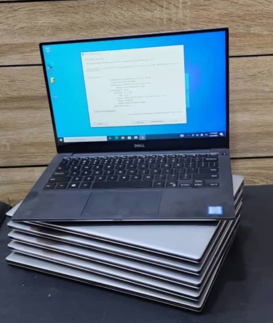Dell XPS 13 9360.
intel corei5.
8gb/256gb ssd . keyboard light. Touchscreen.
Original charger ‼️
7...
