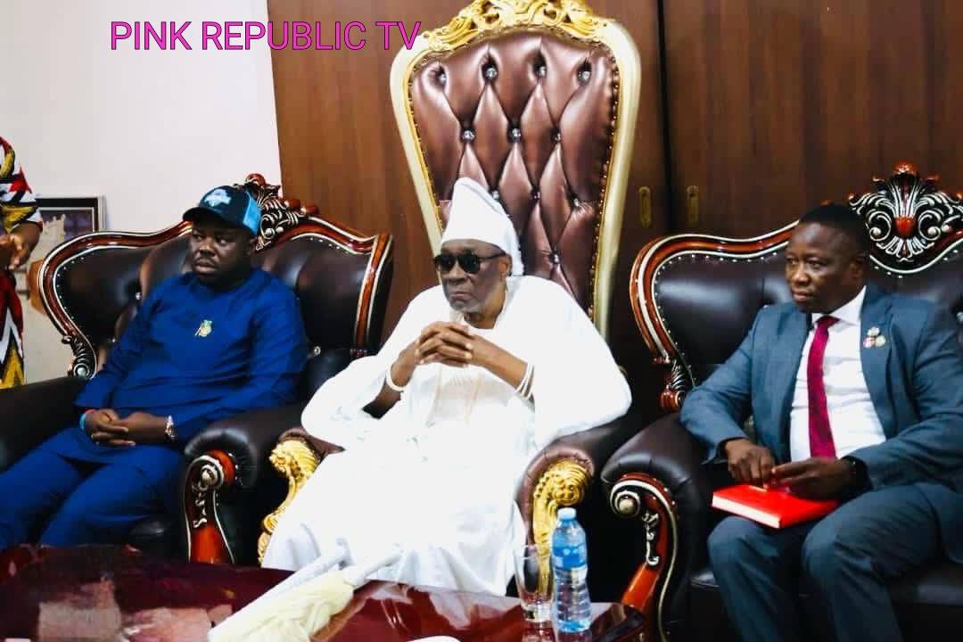 https://pinkrepublic12.blogspot.com/2026/04/oba-of-lagos-lends-support-to-efcc-in.html?m=1