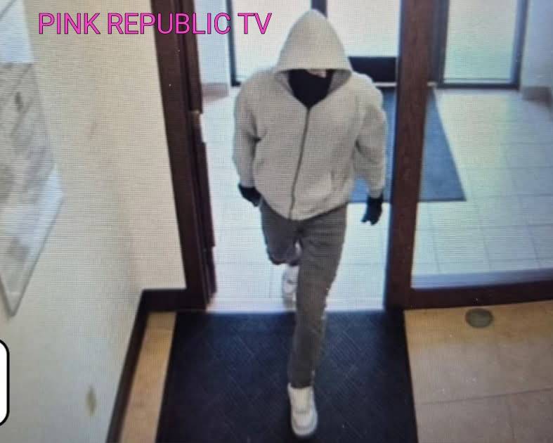 https://pinkrepublic12.blogspot.com/2026/05/masked-gunman-kills-two-in-kentucky.html?m=1