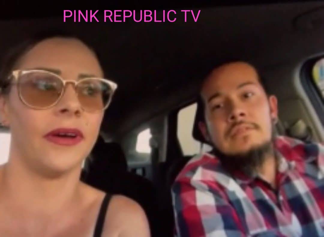 https://pinkrepublic12.blogspot.com/2026/05/an-arizona-couple-say-that-semi-drivers.html?m=1