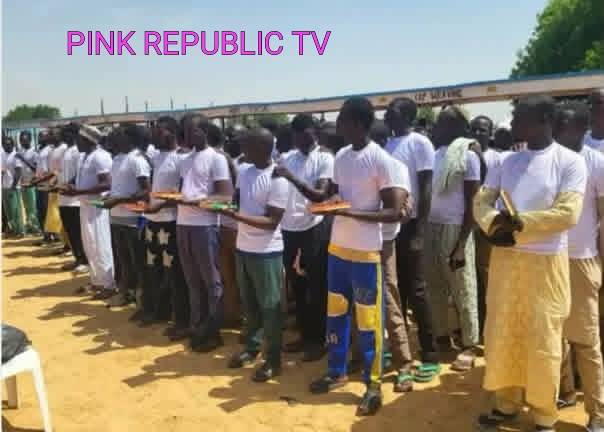 https://pinkrepublic12.blogspot.com/2026/06/borno-govt-reintegrates-720-repentant.html?m=1
