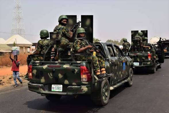 Troops Survive IED Blast, Ambush Along Damboa–Maiduguri Route, Four Soldiers Injured
https://corenew...