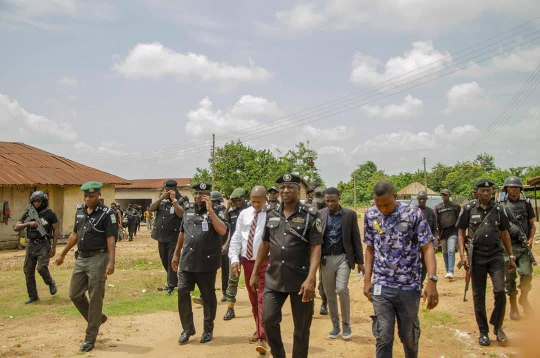 Police Arrest Key Suspect in Kogi, Recover 100 Cattle in Major Breakthrough
https://corenewsnetwork....