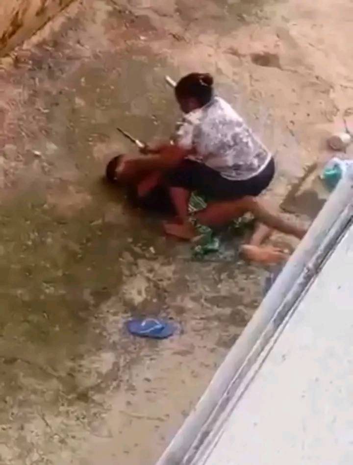 BREAKING: Abia State Police Command has confirmed the arrest of this woman who wanted to cut the thr...