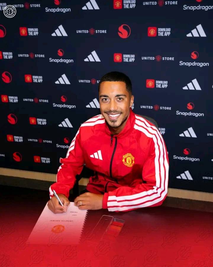 π¨ OFFICIAL: Youri Tielemans is a Manchester United player! π§πͺπ΄
The Belgian midfielder joins on a...