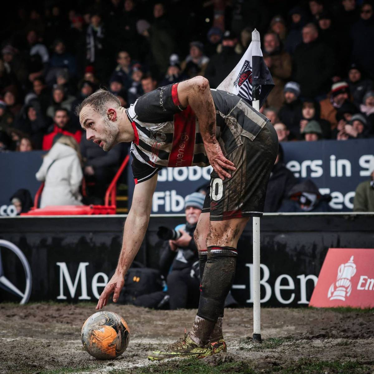 The pitch at Grimsby Town was real muddy as Wolves beat them 1-0 in the FA Cup ๐ฌ