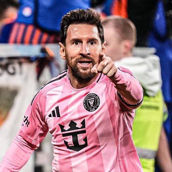 Players who have scored the most goals with their left foot for their clubs:
Lionel Messi – 647
Hul...