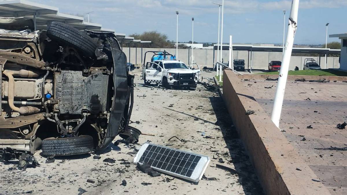 JUST IN: ๐ฒ๐ฝ CJNG cartel attacks Mexican National Guard base with explosives in San Juan de Los Lagos...