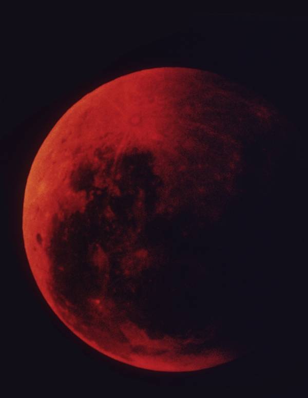 BREAKING🚨: Moon will turn blood red for more than 56 minutes on March 03, visible to nearly six bil...