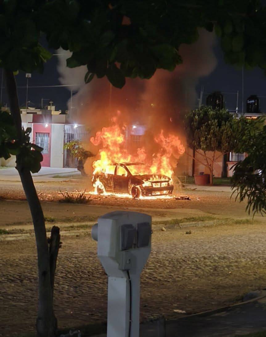 JUST IN: 🇲🇽 Scenes in Colima, Mexico amid clashes with CJNG cartel.