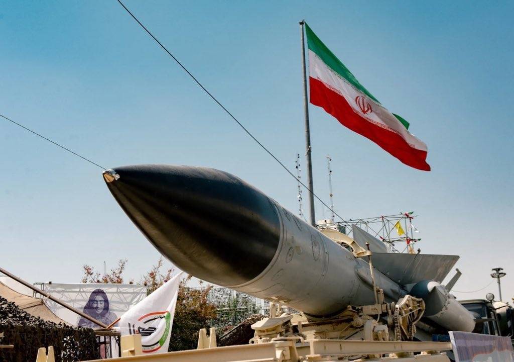 JUST IN: ๐ฎ๐ท๐บ๐ธ Iran simultaneously targets US military assets across the Middle East with ballistic m...