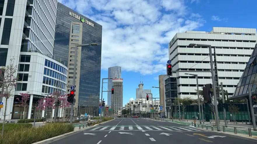 Maariv:
Streets of Tel Aviv are empty of Israelis following the Iranian retaliation.