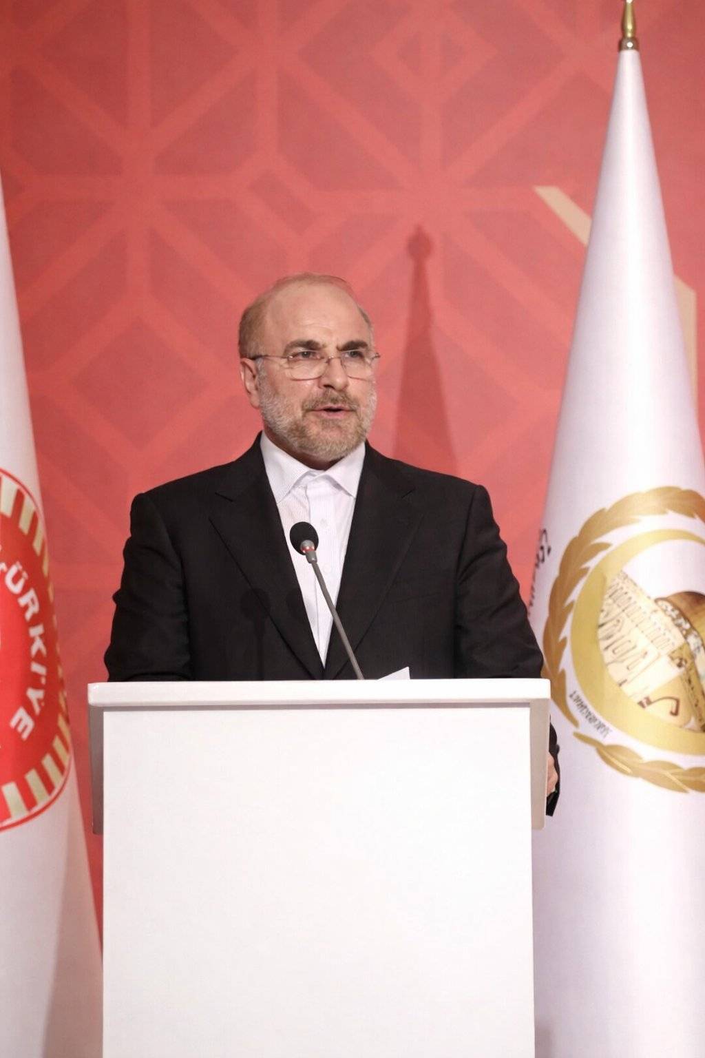 JUST IN: ๐ฎ๐ท๐บ๐ธ Iranian Parliament Speaker Mohammad Qalibaf is reportedly the one negotiating with the...
