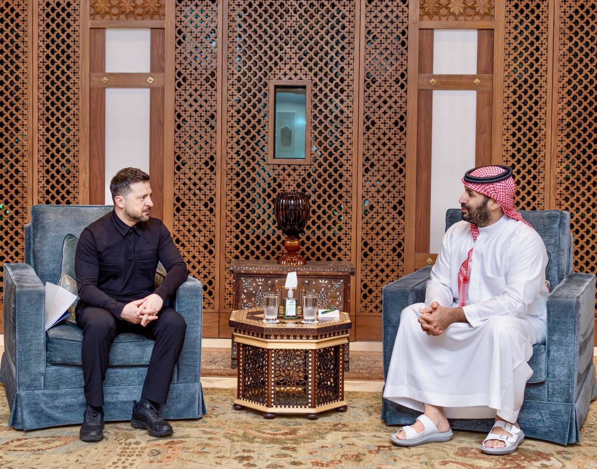 JUST IN: πΊπ¦πΈπ¦ Ukrainian President Zelensky meets Saudi Crown Prince Mohammed bin Salman in Jeddah, S...