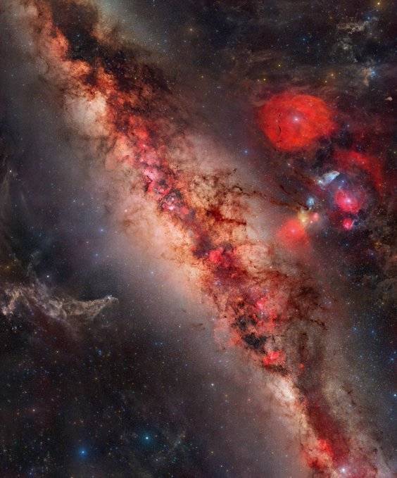 A stunning image of the center of the Milky Way from astrophotographer Jakob Zahner!
This shot feat...