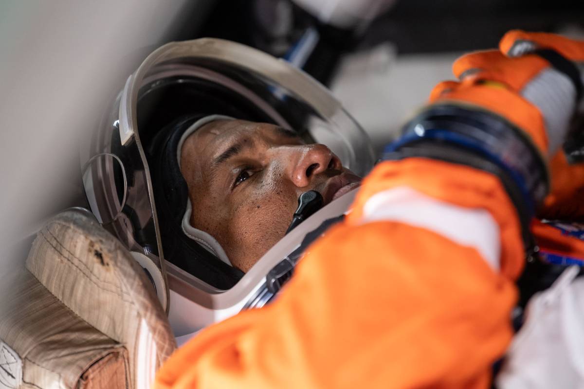Orion is ready to roll!
During the proximity operations demonstration, Pilot Victor Glover will co...