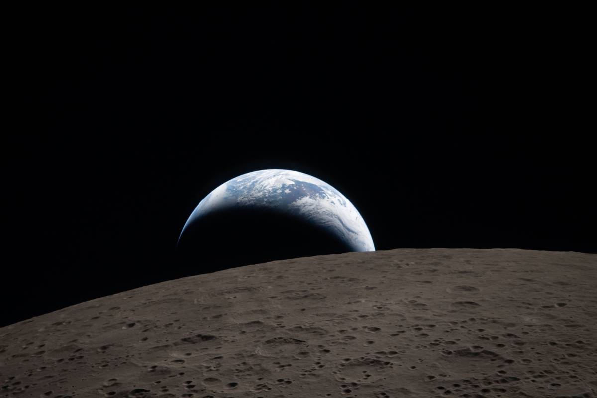 Ready… set… Earth! 🌎
As Artemis II flew around the far side of the Moon, the crew captured a new vi...